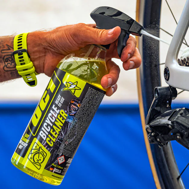 Reinigung eines Fahrrads mit dem Präparat OC1 Bicycle Cleaner mit 2-in-1-Trigger