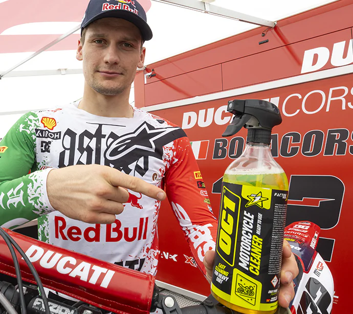 Fahrer des Red Bull Ducati MXGP Teams mit OC1 Motorcycle Cleaner