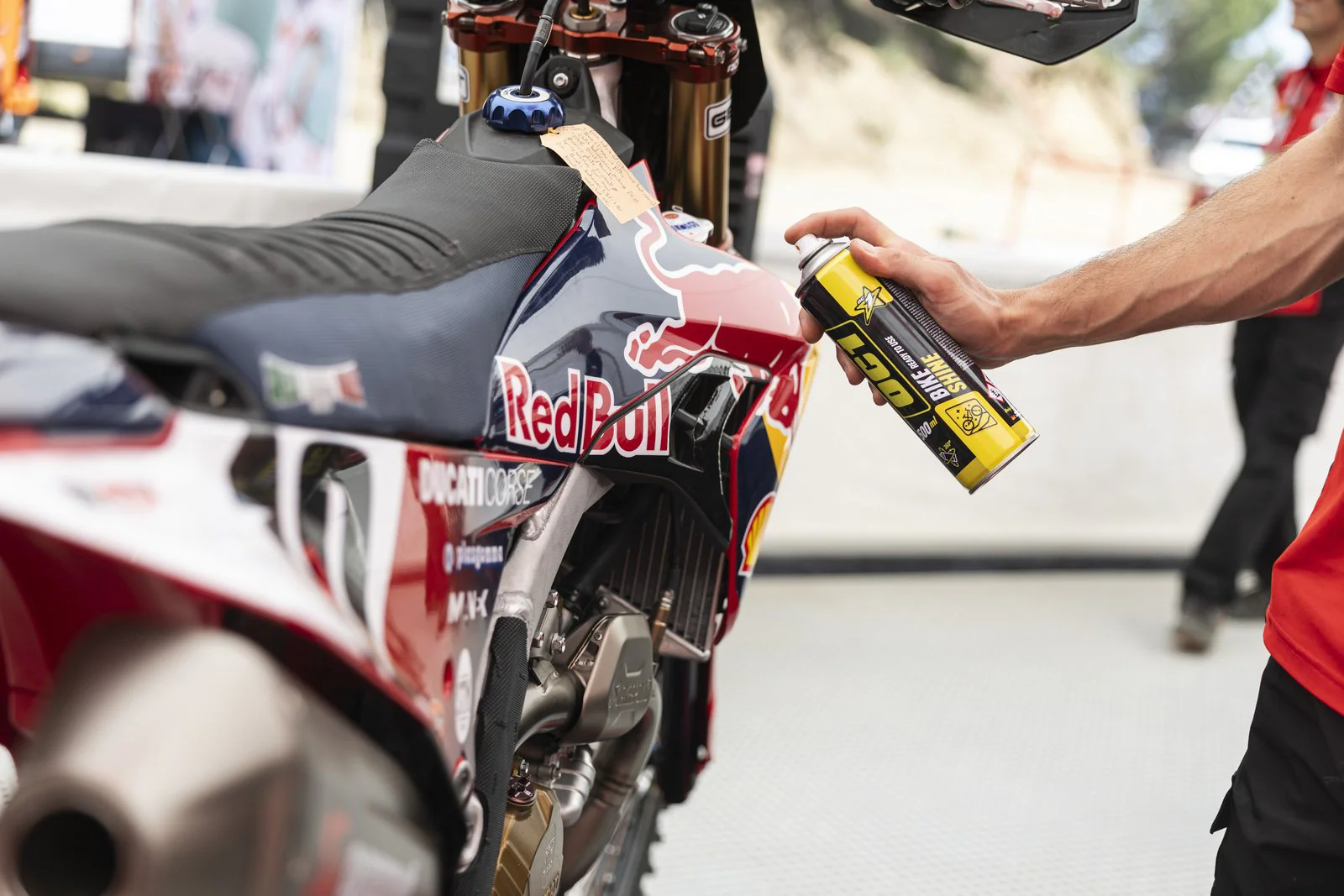 Motorrad nach der Wäsche schützen: Lack, Kunststoff und Verkleidung