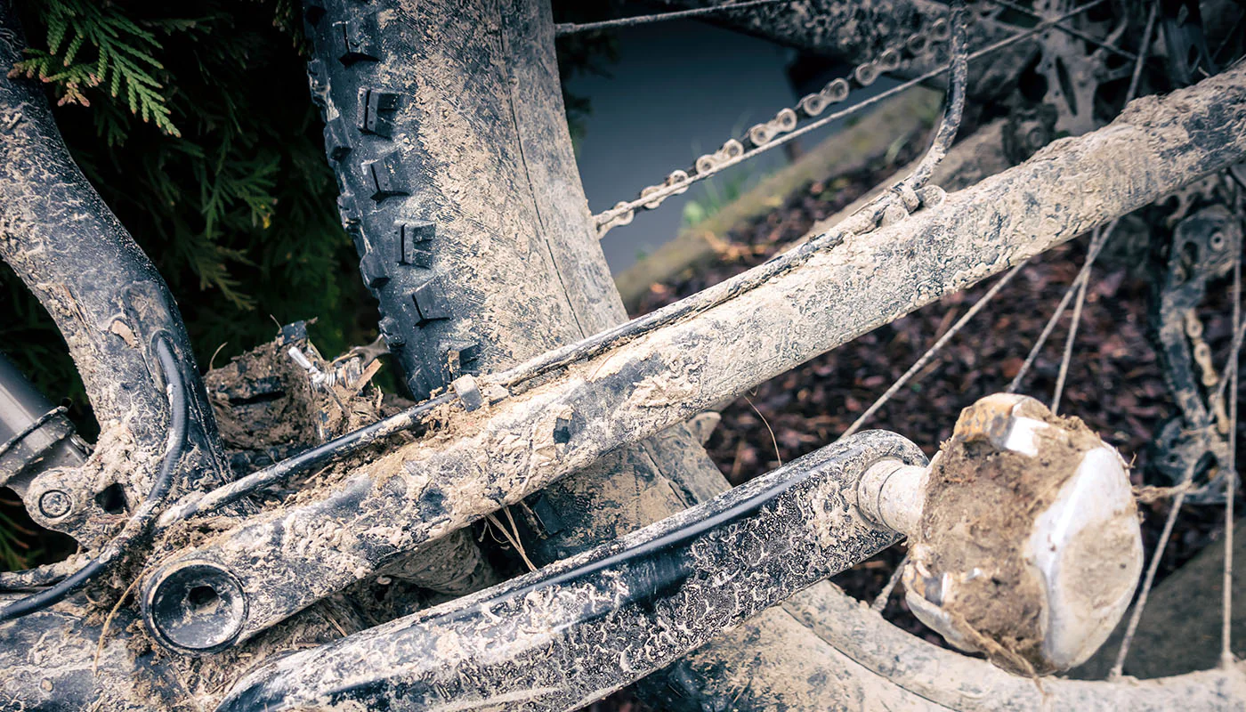 Wie wird ein Mountainbike nach der Geländefahrt gereinigt?